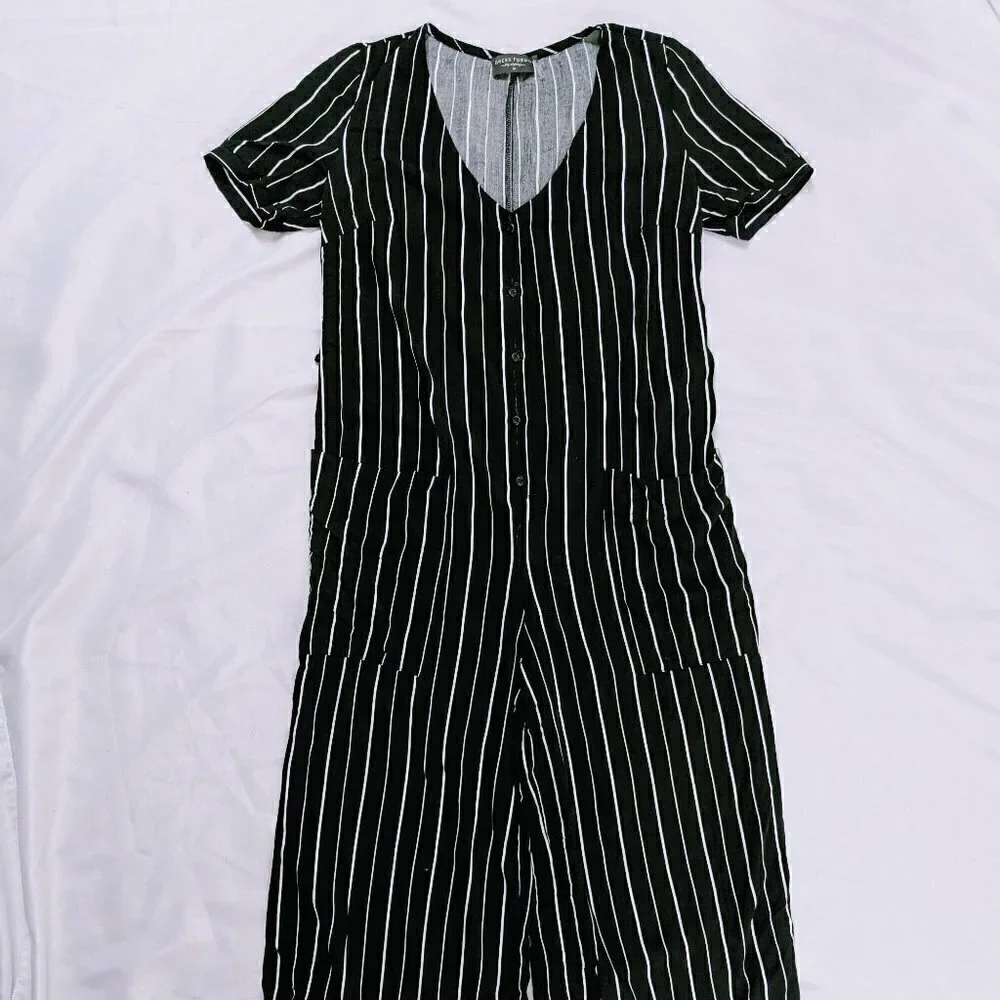 Dress Forum Los Angeles Black and White Striped Jumpsuit Women's Size Medium